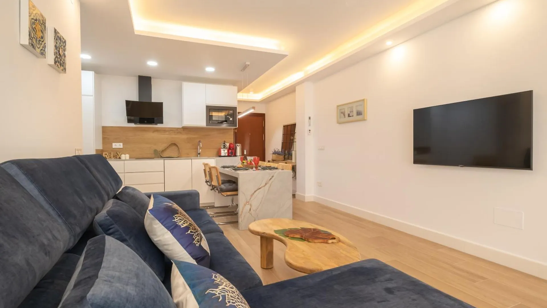 Estepona Downtown Near The Beach - Happy Rentals 0*,  Hiszpania
